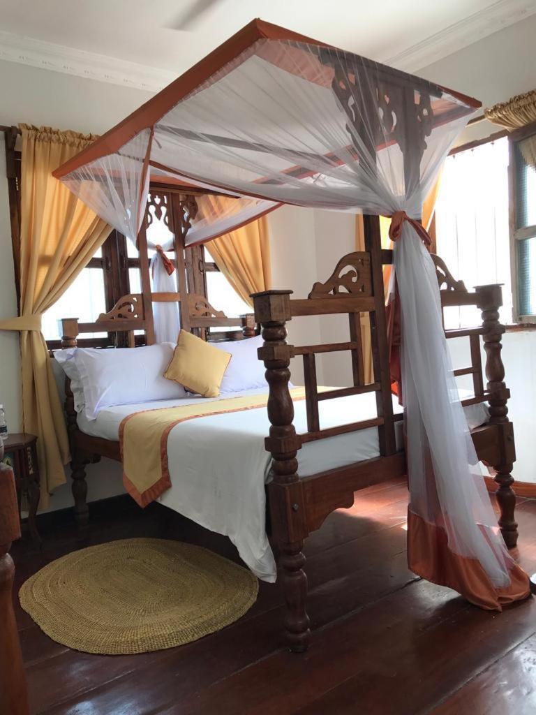 Bed & Breakfast Usangi House *